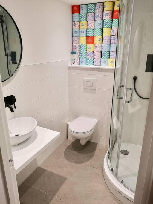 Contemporary 1 Bed In Peckham Apartment *
