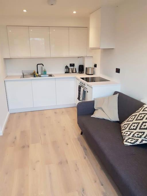 Contemporary 1 Bed In Peckham Apartment *